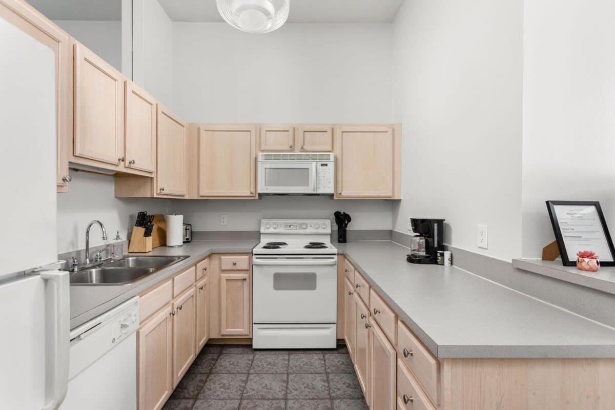Modern Downtown Apartment 2Br 2Ba By Cozysuites Индианаполис Екстериор снимка