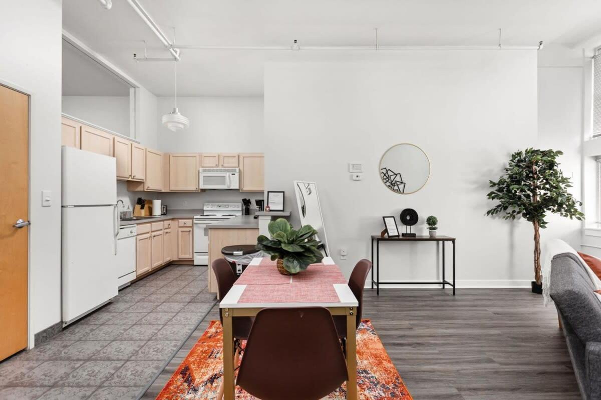 Modern Downtown Apartment 2Br 2Ba By Cozysuites Индианаполис Екстериор снимка
